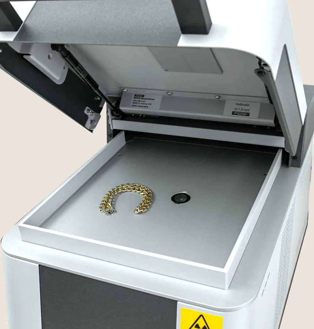 Zerstörungsfreie RFA-Laboranalyse von Goldschmuck zur exakten Wertermittlung bei Tozman & Lenz